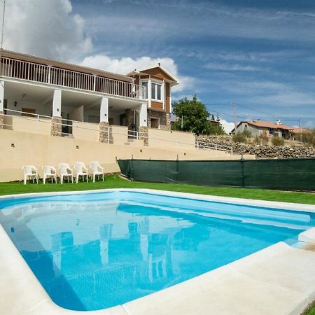 Villa De Gredos نافاريدوندا دي غريدوس المظهر الخارجي الصورة