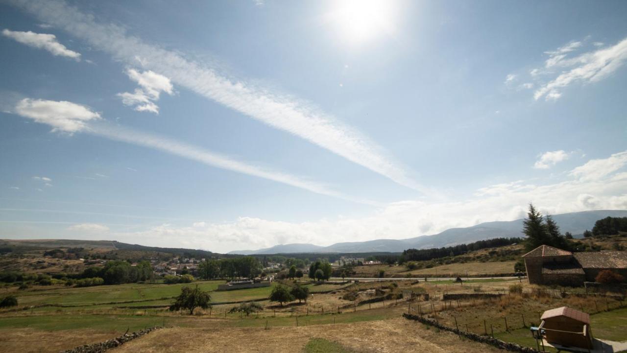 Villa De Gredos نافاريدوندا دي غريدوس المظهر الخارجي الصورة