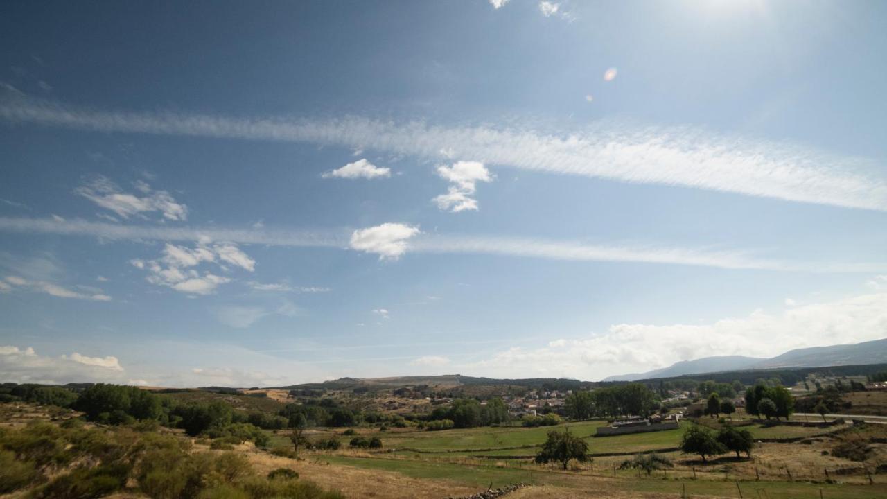 Villa De Gredos نافاريدوندا دي غريدوس المظهر الخارجي الصورة