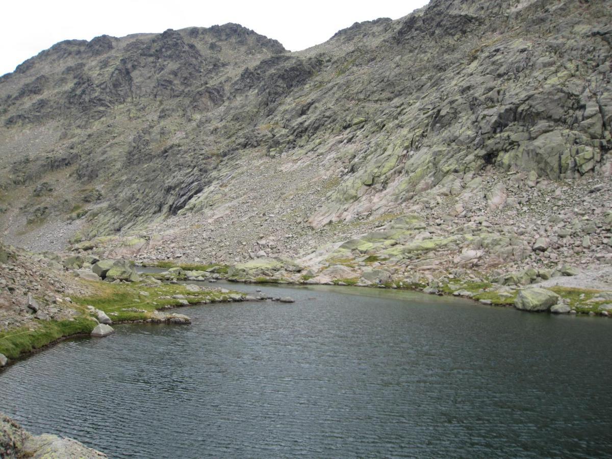 Villa De Gredos نافاريدوندا دي غريدوس المظهر الخارجي الصورة