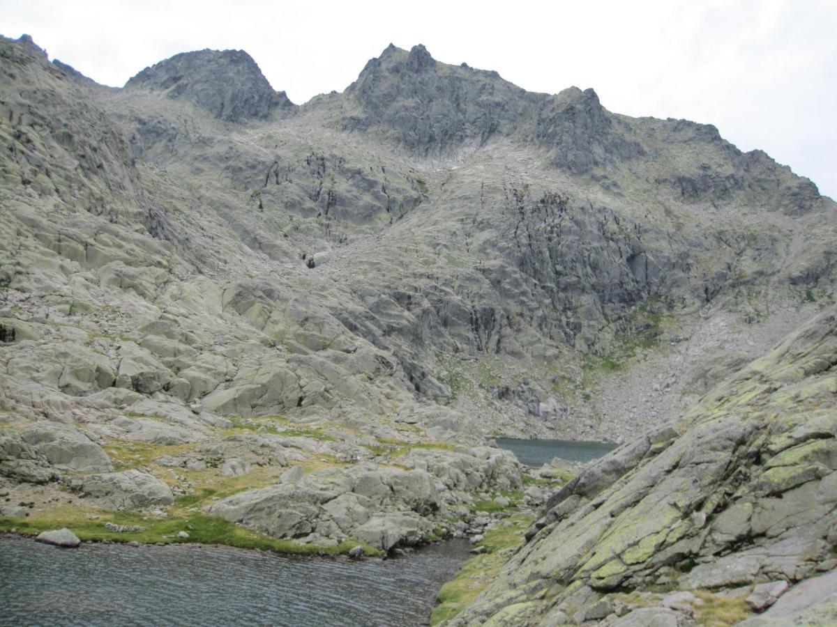 Villa De Gredos نافاريدوندا دي غريدوس المظهر الخارجي الصورة